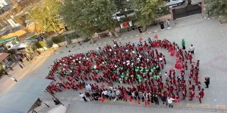 Minik Kalpler Gazzeli Arkadaşları İçin Haykırdı