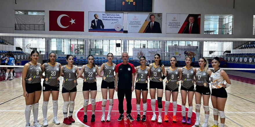 Nicer Hotel Voleybol Sezona Deplasmanda Galibiyetle Başladı