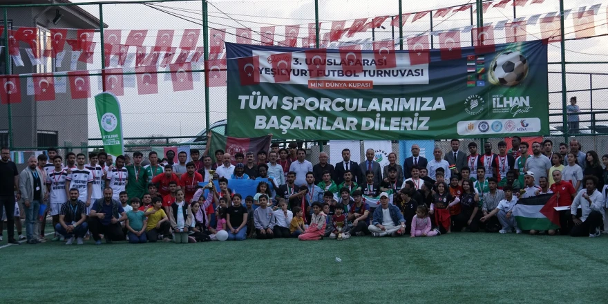 Ödüllü 3.Uluslararası Yeşilyurt Futbol Turnuvası Sona Erdi