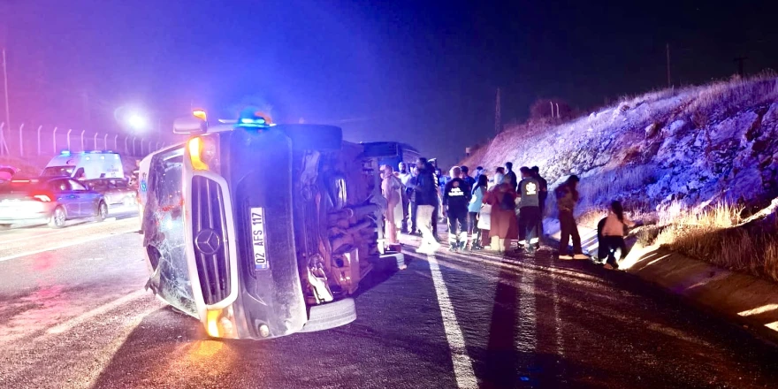 Öğrenci Gezi Minibüsü Devrildi: 1’i Ağır 14 Yaralı