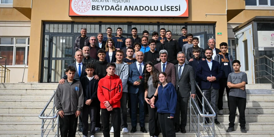 Öğrencilerle bir araya gelen Başkan Er, Türkiye’nin Ve Malatya’nın Geleceği Gençlerle Şekillenecek