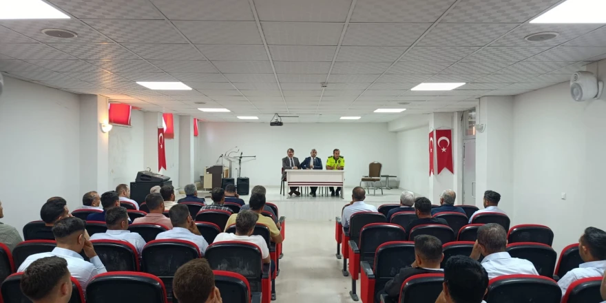 Okul Servisi Sürücülerine Bilgilendirme Toplantısı Düzenlendi