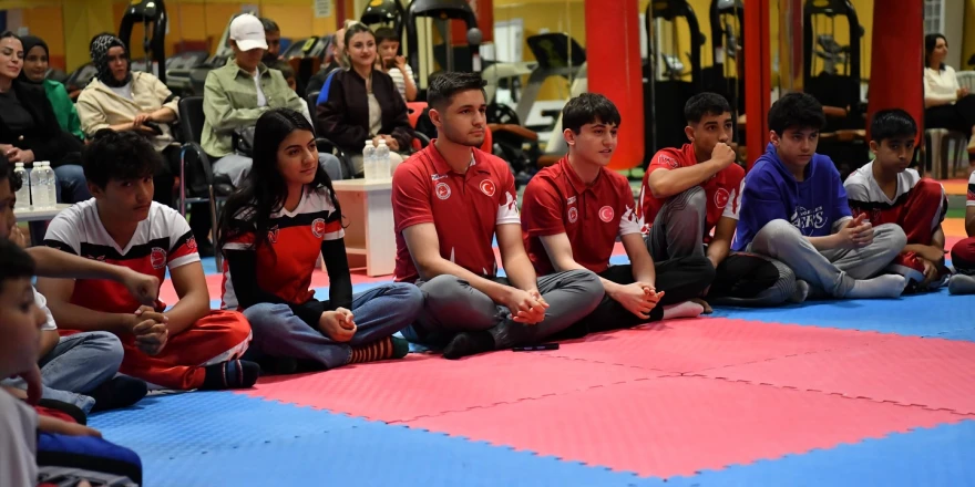 Olimpiyat İkincisi Milli Boksör Hatice Akbaş, Yeşilyurt Belediyesi Kick-Boks Sporcularıyla Buluştu