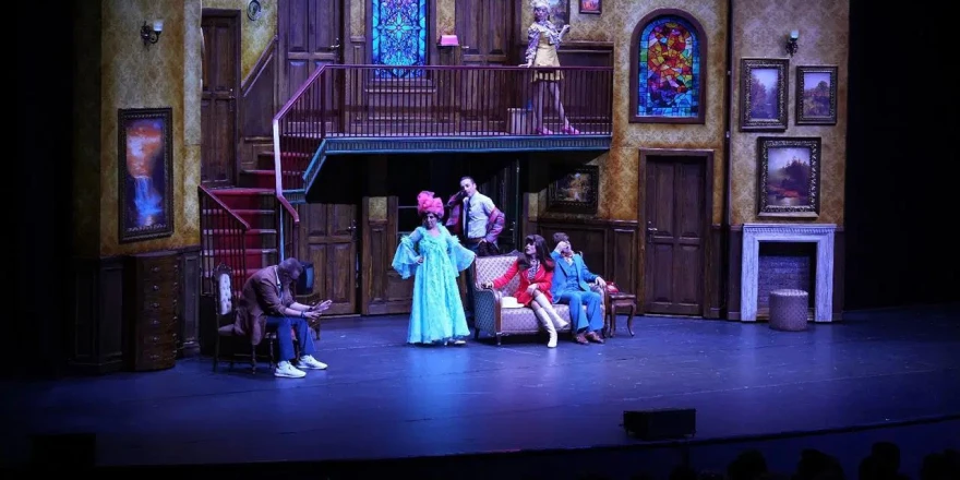 "Oyunun Oyunu” Prömiyerinde Perde Kahkahaya Açıldı!