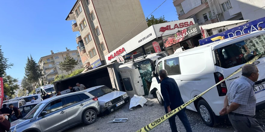 Paşaköşkü'nde hafriyat kamyonu ortalığı savaş alanına çevirdi