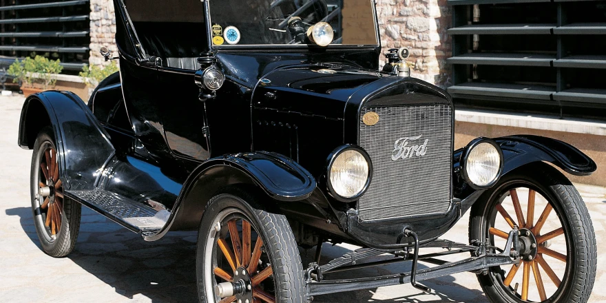 Peaky Blinders’ın klasik otomobilleri Rahmi M. Koç Müzesi’nde