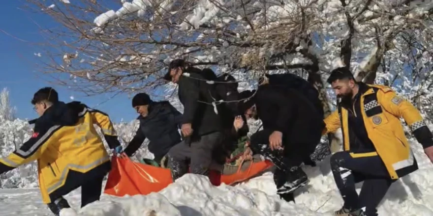 Pütürge’de Kar Engeli Aşıldı, 81 Yaşındaki Hasta Kurtarıldı