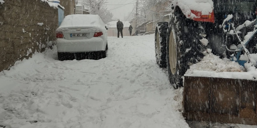 Pütürge’de Yılın İlk Karı: Belediye Ekipleri Sahada