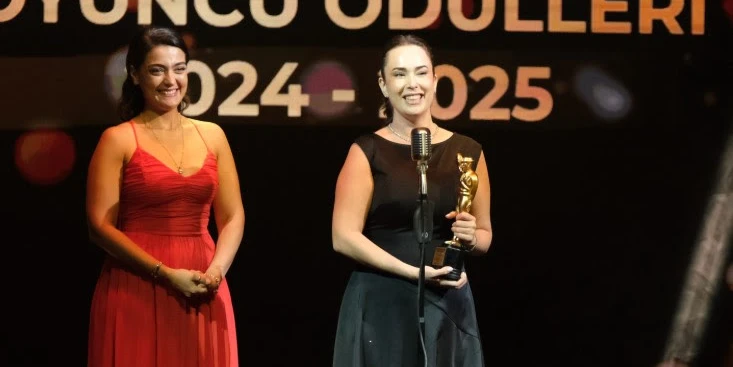 Sanatın kalbi Sadri Alışık Tiyatro ve Sinema Oyuncu Ödülleri’nde attı: