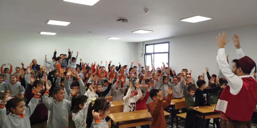 Şehir Tiyatrosu Öğrencilerle Buluştu