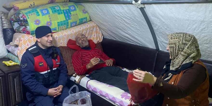 Sevgililer Günü’nde Duygulandıran Talep: “Eşime Çiçek Getirin”