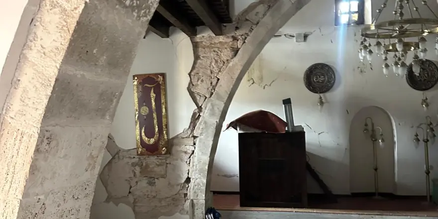 Tarihi Caminin Kaderine Terk Edilmesine Tepki