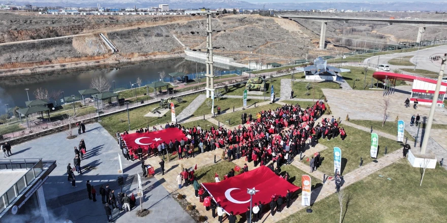 “Tek Bayrak, Tek Vatan” Gençlik Bayrak Yürüyüşü’nde Gurur Dolu Anlar Yaşandı