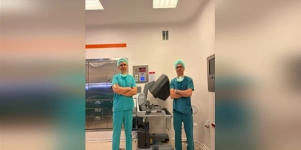 Tek Böbrek Üstü Beziyle Yapılan Ameliyat Literatüre Girdi