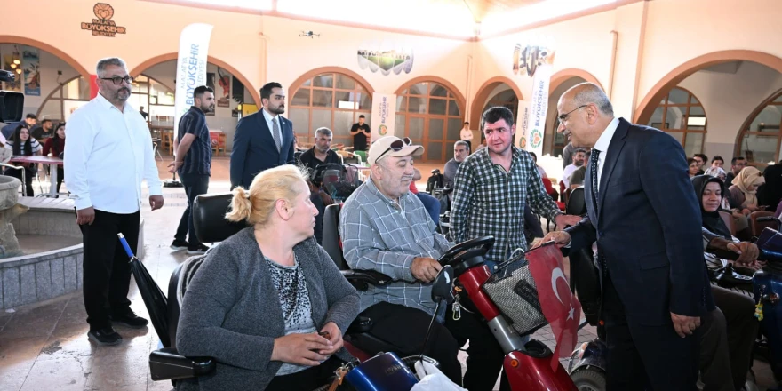 Tekerlekli Sandalye Dağıtım Töreninde Konuşan Başkan Er,