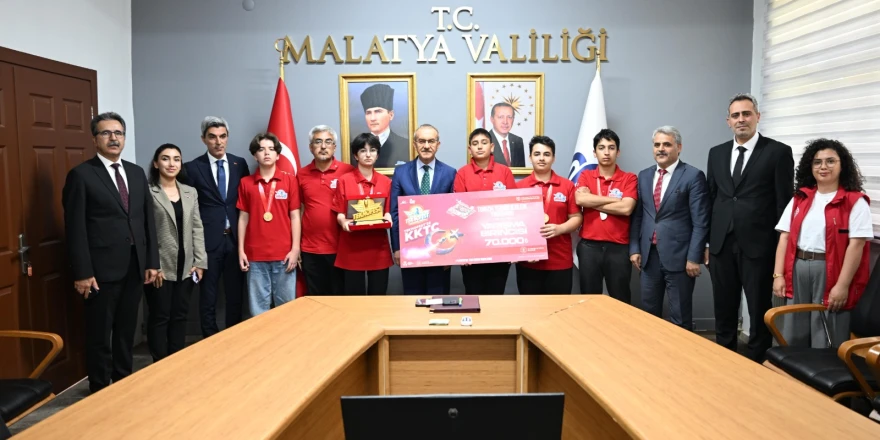 TEKNOFEST 2025 Şampiyonları Vali Yavuz'u Ziyaret Etti