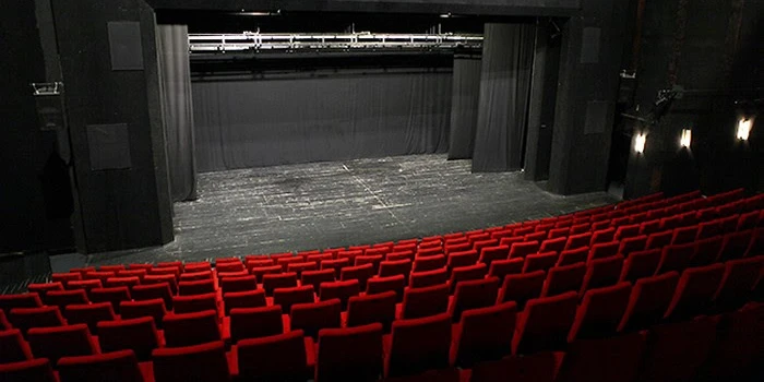 Tiyatro Mitos'tan askıda bilet kampanyası: Darüşşafakalı öğrenciler için her oyunda 10 koltuk ayrılıyor