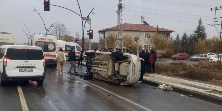 Topsöğüt’te Zincirleme Kaza; 5 Yaralı