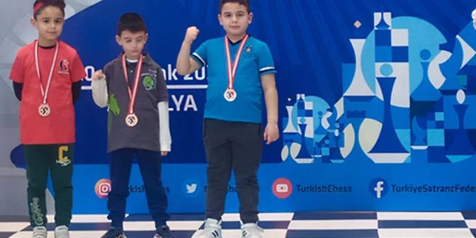 Türkiye Küçükler Satranç Şampiyonası ile Türkiye Yıldızlar Şampiyonası öncesi Malatya'da il birincilikleri yarışması yapıldı.