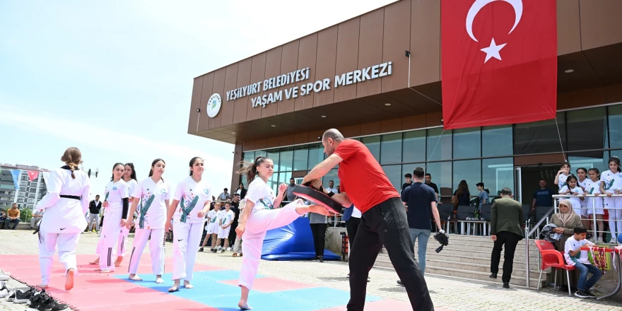 “Türkiye Yüzyılında Gençlerimize Büyük Görevler Düşüyor”