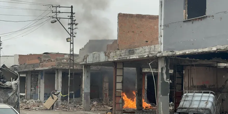 Uğur Sanayi Sitesinde Tahliye Gerginliği: Polis Önlem Aldı, Yıkım Başladı