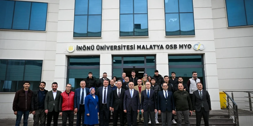 Üniversite öğrencileriyle bir araya gelen Büyükşehir Belediye Başkanı Sami Er: