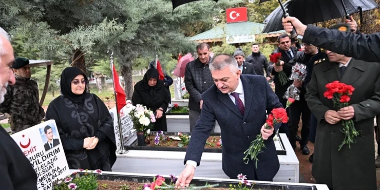 Vali Ersin Yazıcı 18 Mart Çanakkale ZaferiAnma Programına Katıldı