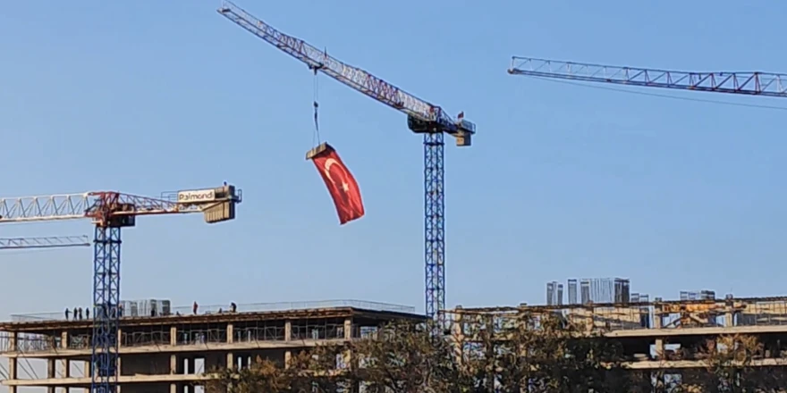Vinç Operatöründen 29 Ekim’e Anlamlı Kutlama