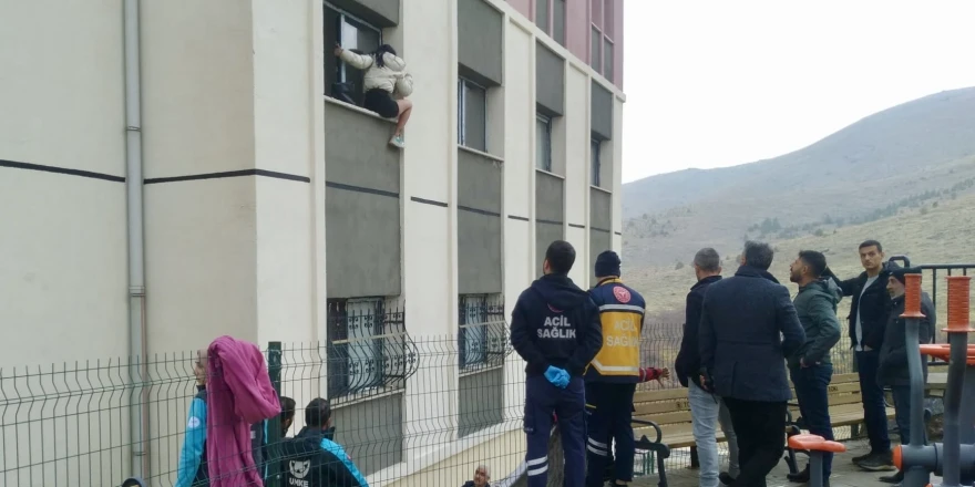 Yakalanacağını Anlayınca İkinci Kattan Aşağı Atladı