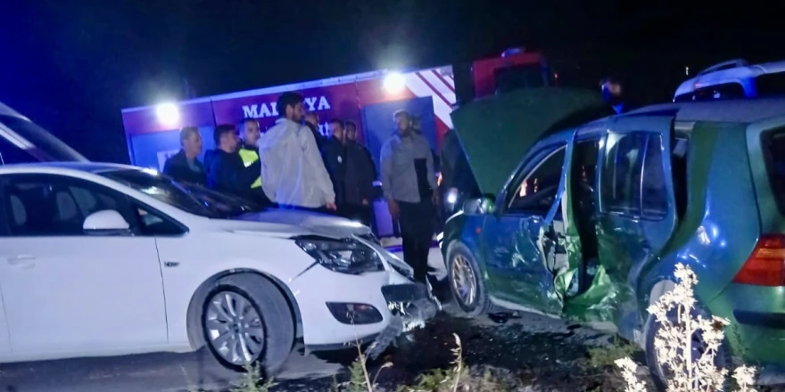 Yakınca Mahallesi’nde Zincirleme Kaza: 2 Yaralı