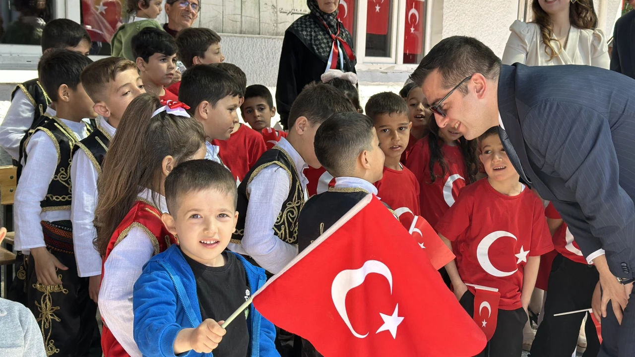 Yazıhan'da 23 Nisan Coşkusu: Kaymakam Kurt Öğrencilerle Bocce Oynadı