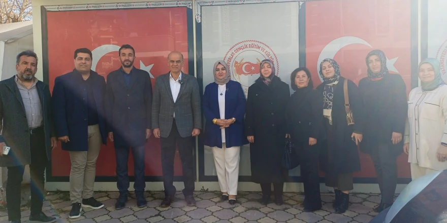Yeniden Refah Partisi Yeşilyurt Belediye Başkan Adayı Murat Aslan, 'Kadınlar Bir Gün Değil, Hergün Baş Tacı Yapılmalı