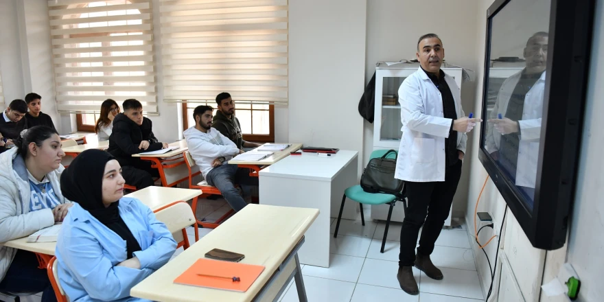 Yeşilyurt Belediyesi’nin ‘Ücretsiz YKS ve LGS’ Kurslarından 280 Öğrenci Yararlanıyor