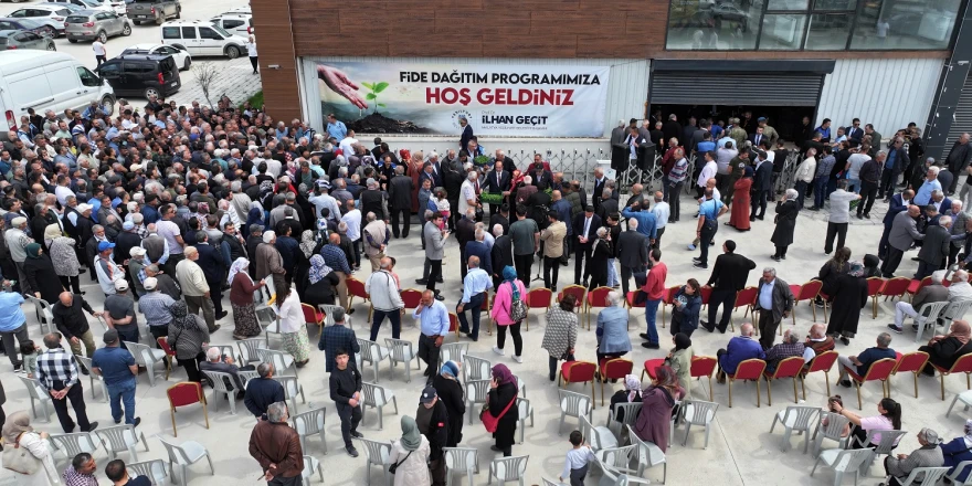 Yeşilyurt Belediyesi’nden Çiftçilere Büyük Destek! 250 Bin Adet Sebze Fidesi Dağıtıldı