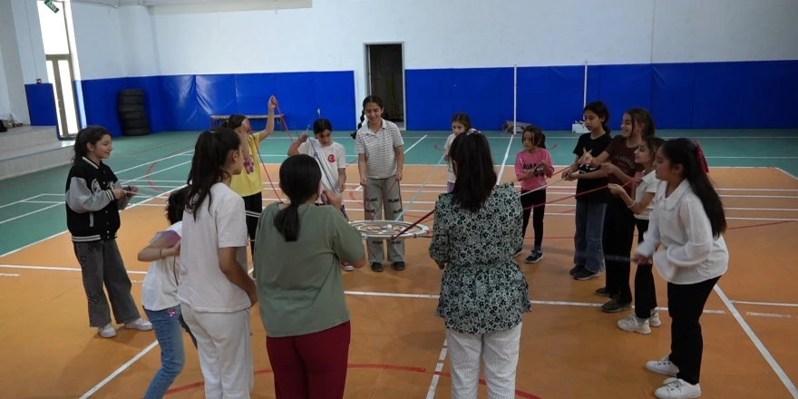Yeşilyurt Belediyesi’nin Melekbaba’da Ki Çocuk Şenliği Renkli Anlar Sahne Oldu