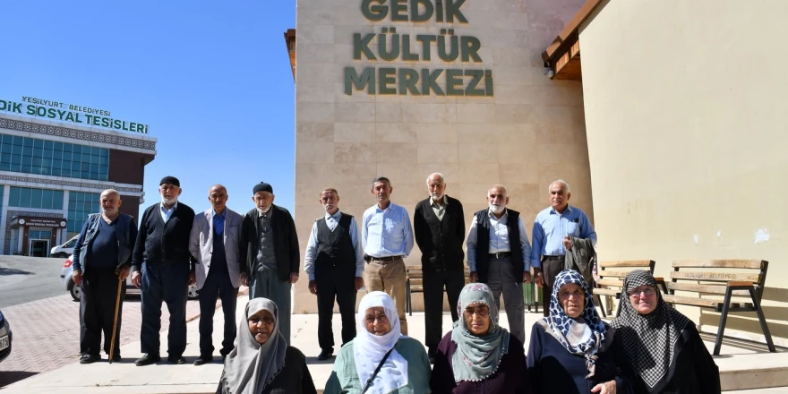 Yeşilyurt Belediyesi, Yaşlılar Gününde Büyüklerini Unutmadı!