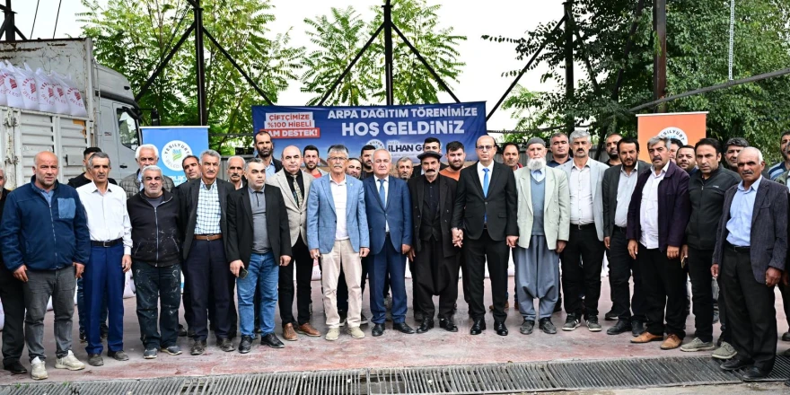 Yeşilyurt Belediyesi’nden Küçükbaş Hayvan Yetiştiricilerine 50 Ton Arpa Desteği!