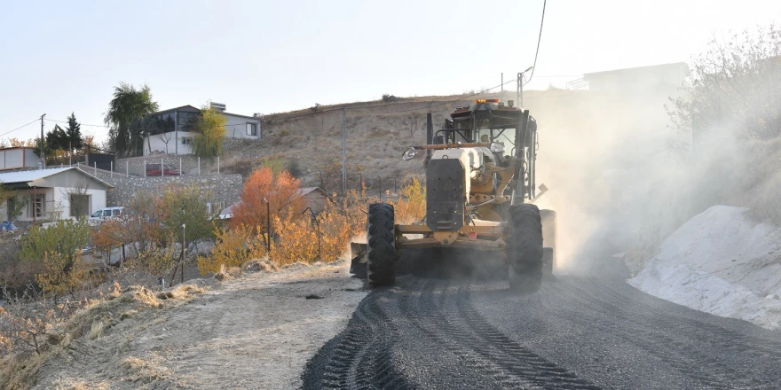 Yeşilyurt Belediyesi, Banazı’nın Yollarını Yeniliyor