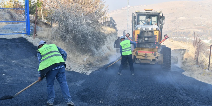 Yeşilyurt Belediyesi, Banazı’nın Yollarını Yeniliyor