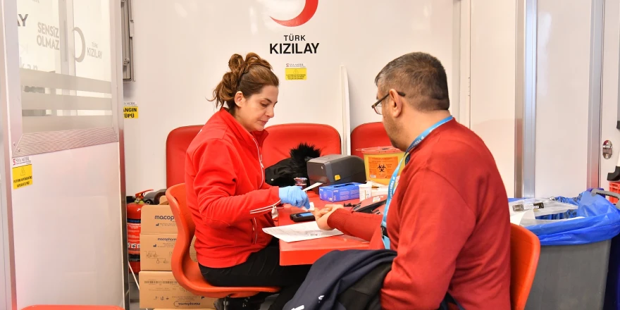 Yeşilyurt Belediyesi Personelinden Kızılay’a Anlamlı Destek!