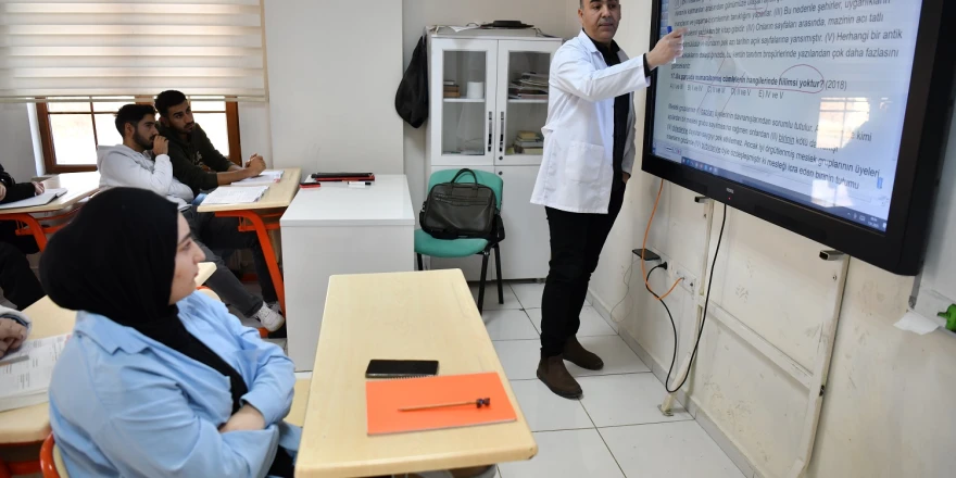 Yeşilyurt’ta Öğrencilere Ara Tatilde Ücretsiz LGS ve DYK Hazırlık Kursları!