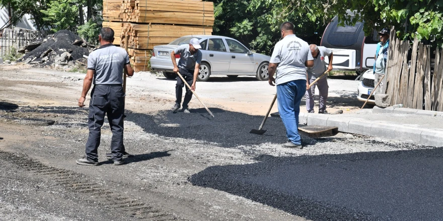 Yeşilyurt’ta Yollar Baştan Aşağı Yenileniyor! İlçede Büyük Dönüşüm