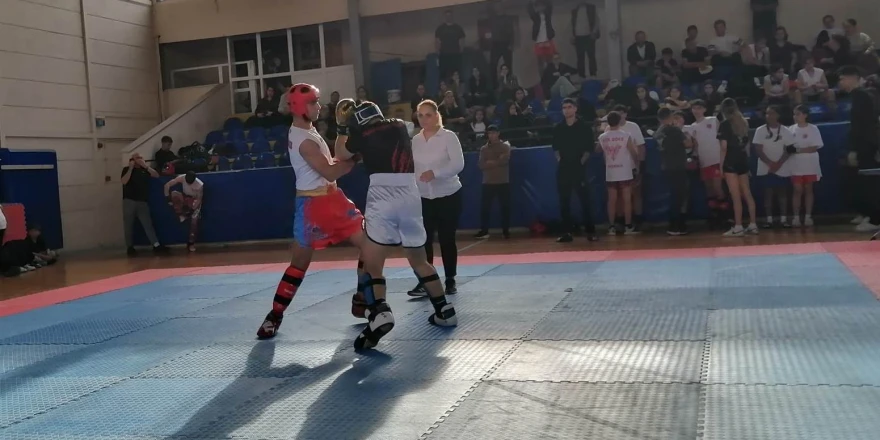 Yıldızlar Kick Boks Müsabakası Görülmeye Değerdi