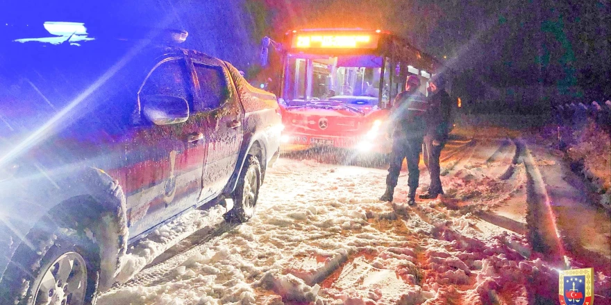 Yoğun Kar Yağışında Emniyet Ve Jandarma Sahada