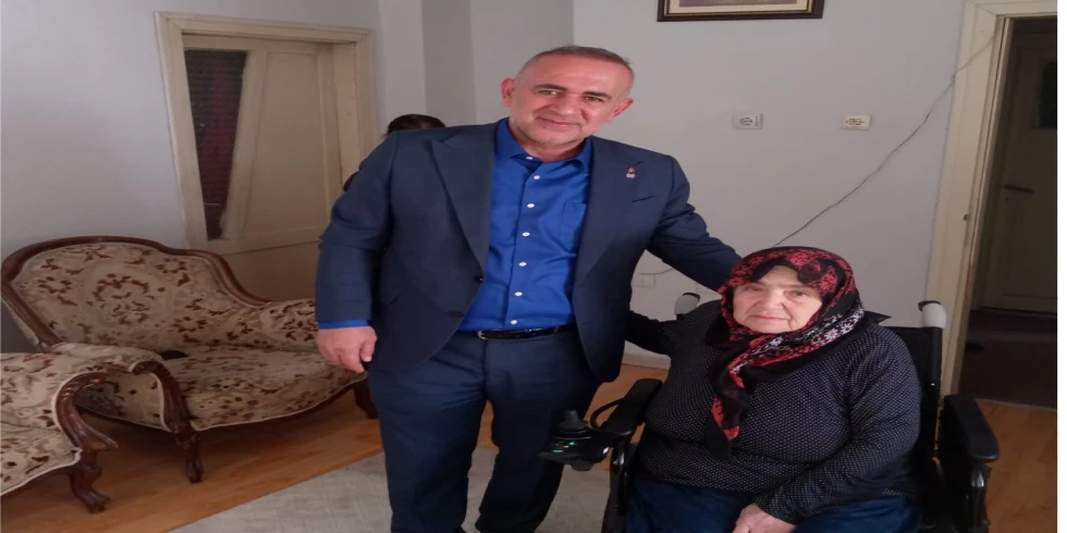 Zafer Partisi’nden Anlamlı Destek: Mehmet Ercan’dan  ihtiyaç sahibine Akülü Sandalye