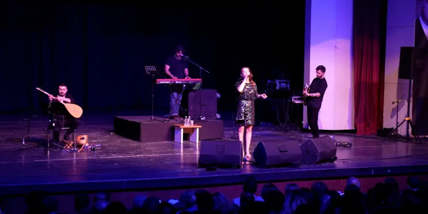 Zeynep Bakşi Karatağ Konserine Yoğun İlgi: Malatyalılar Doyasıya Eğlendi